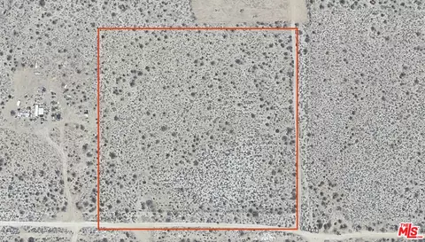 210 Avenue X, Llano, CA 93544 photo 4