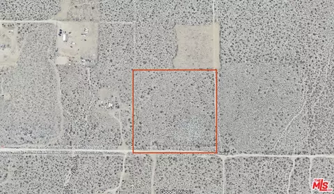 210 Avenue X, Llano, CA 93544 photo 2
