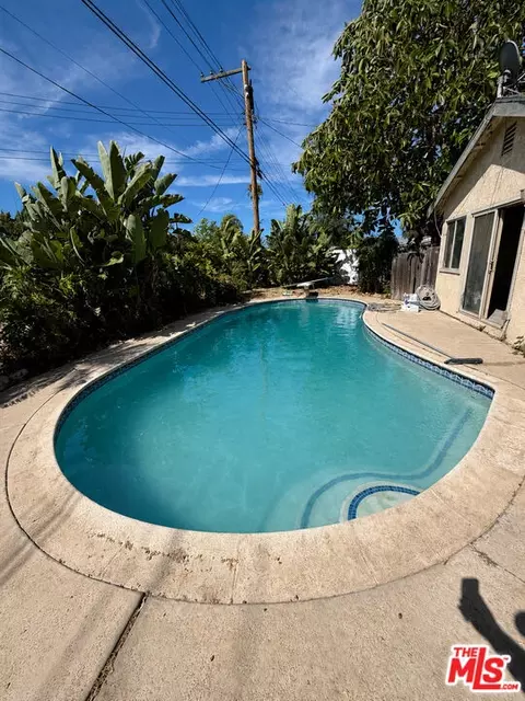 8811 Delano Dr, Riverside, CA 92503 photo 2