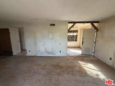 8811 Delano Dr, Riverside, CA 92503 photo 8