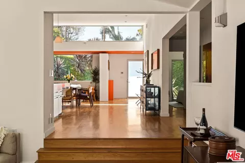 1076 Palms Blvd, Venice, CA 90291