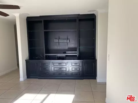 3045 E Newgrove St, Lancaster, CA 93535 photo 5