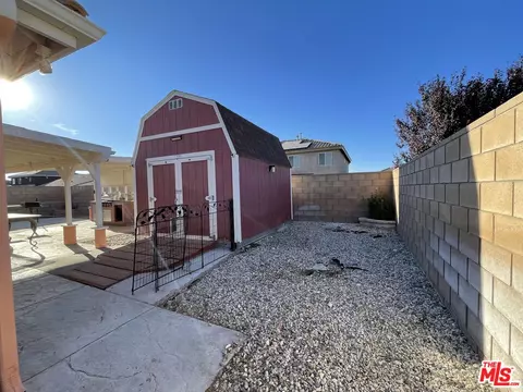 Exterior - 3045 E Newgrove St, Lancaster, CA 93535 photo 4 of 8