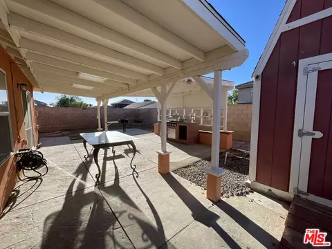 Exterior - 3045 E Newgrove St, Lancaster, CA 93535 photo 6 of 8