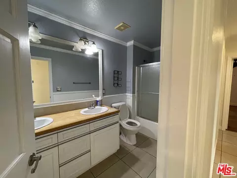 Bath - 3045 E Newgrove St, Lancaster, CA 93535 photo 1 of 4