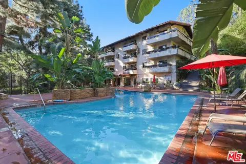 2700 Cahuenga Blvd #2217, Los Angeles, CA 90068