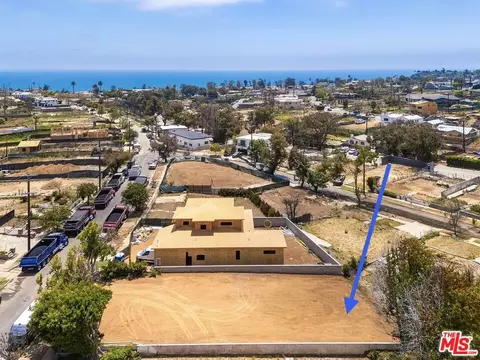 629 N Las Casas Ave, Pacific Palisades, CA 90272