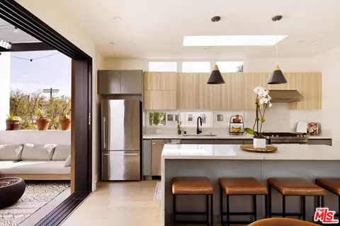 836 N Mccadden Pl, Los Angeles, CA 90038
