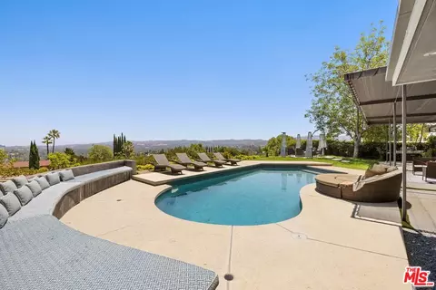 6020 Rod Ave, Woodland Hills, CA 91367