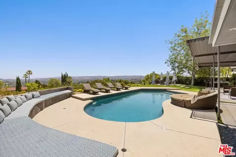 6020 Rod Ave, Woodland Hills, CA 91367