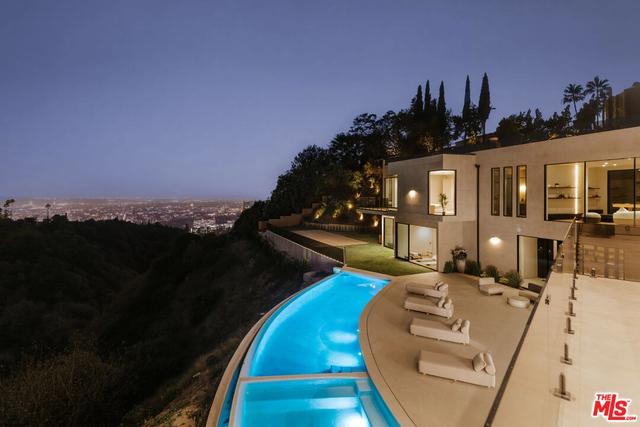 9262 Thrush Way, Los Angeles, CA 90069