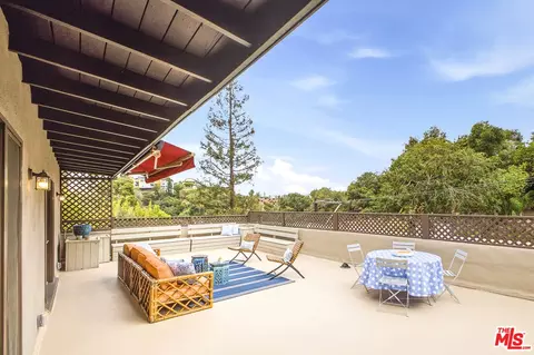 6159 Glen Oak St, Los Angeles, CA 90068