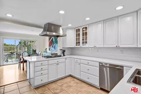2544 Angelo Dr, Los Angeles, CA 90077