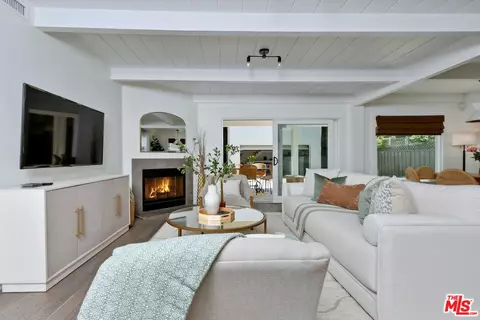 4176 Klump Ave, Studio City, CA 91602