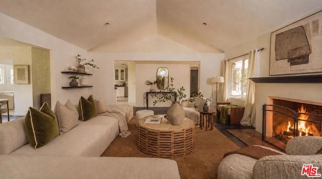 9146 St Ives Dr, West Hollywood, CA 90069