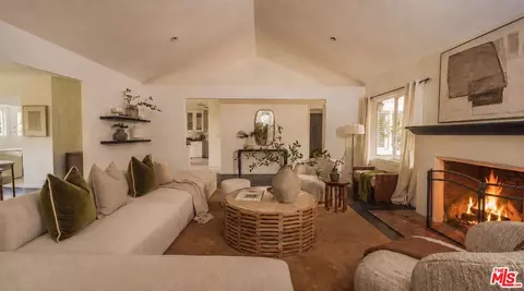 9146 St Ives Dr, West Hollywood, CA 90069