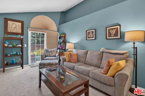 Living - 930 Bartlett Pl, Windsor, CA 95492 photo 4 of 7