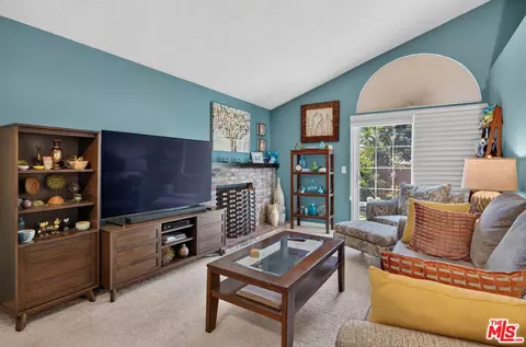 Living - 930 Bartlett Pl, Windsor, CA 95492 photo 5 of 7