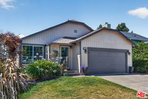 Exterior - 930 Bartlett Pl, Windsor, CA 95492 photo 2 of 5