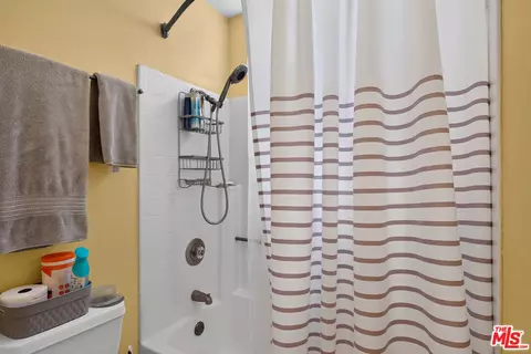 Bath - 930 Bartlett Pl, Windsor, CA 95492 photo 2 of 3
