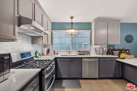 Kitchen - 930 Bartlett Pl, Windsor, CA 95492 photo 2 of 5