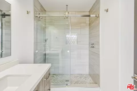 Bath - 63551 Cobalt Rd, Joshua Tree, CA 92252 photo 3 of 8