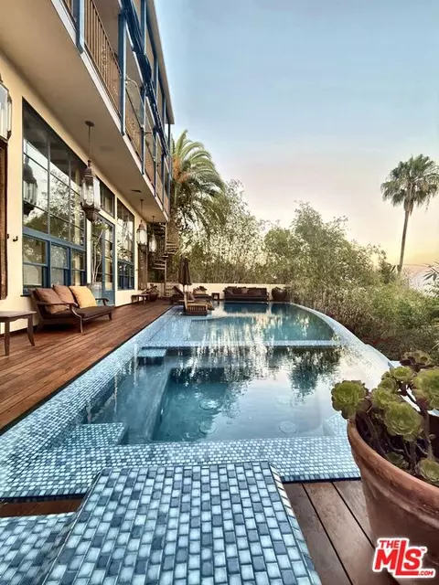 9140 St Ives Dr, Los Angeles, CA 90069