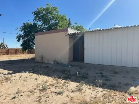 Exterior - 46551 140th St, Lancaster, CA 93535 photo 4 of 5