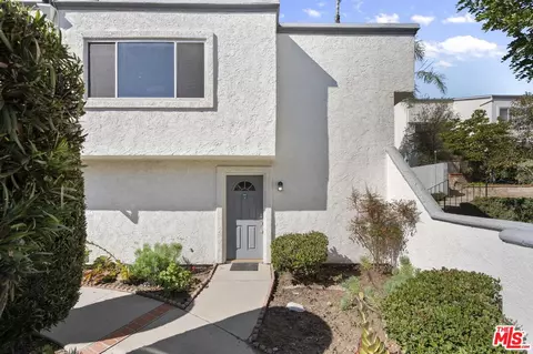 18515 Mayall St #J, Northridge, CA 91324