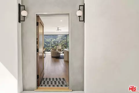 8309 Yucca Trl, Los Angeles, CA 90046
