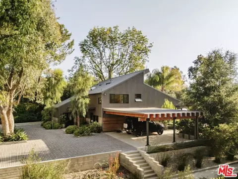 20605 Cheney Dr, Topanga, CA 90290