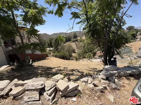 9467 Reverie Rd, Tujunga, CA 91042 photo 13