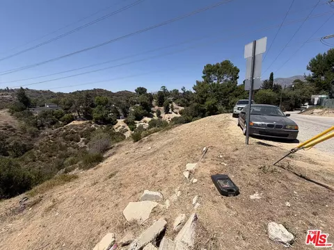 9477 Reverie Rd, Tujunga, CA 91042 photo 12