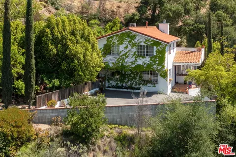 9732 Rotta Ave, Sunland, CA 91040