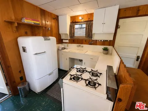 Kitchen - 41471 Valley Of The Falls Dr, Forest Falls, CA 92339 photo 1 of 1