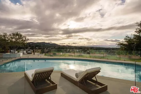 3627 Cody Rd, Sherman Oaks, CA 91403