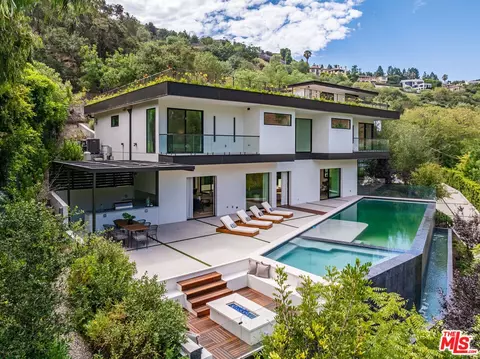 3802 Hollyline Ave, Sherman Oaks, CA 91423