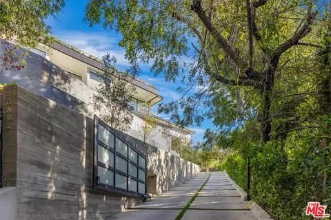 3802 Hollyline Ave, Sherman Oaks, CA 91423