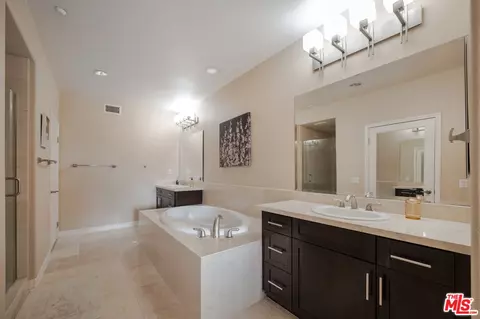 Bath - 1542 Seabridge Ln, Oxnard, CA 93035 photo 2 of 3