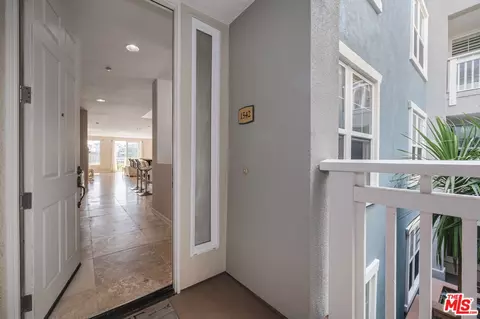 Entry Way - 1542 Seabridge Ln, Oxnard, CA 93035 photo 1 of 6
