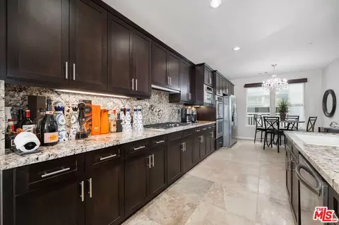 Kitchen - 1542 Seabridge Ln, Oxnard, CA 93035 photo 3 of 4