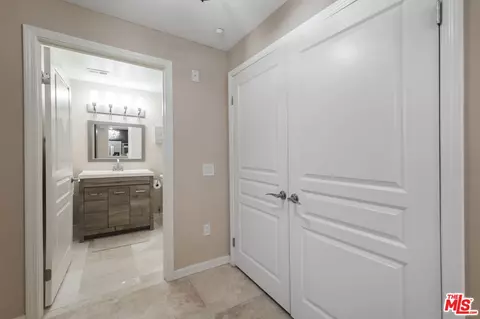 Entry Way - 1542 Seabridge Ln, Oxnard, CA 93035 photo 5 of 6