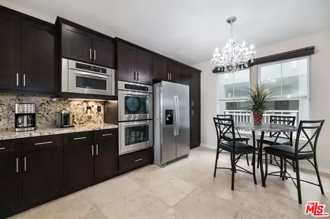 Kitchen - 1542 Seabridge Ln, Oxnard, CA 93035 photo 4 of 4