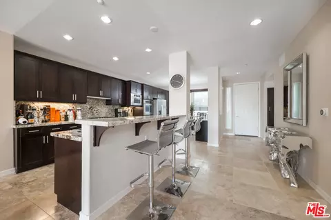 Entry Way - 1542 Seabridge Ln, Oxnard, CA 93035 photo 3 of 6