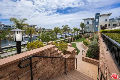 Exterior - 1542 Seabridge Ln, Oxnard, CA 93035 photo 9 of 9