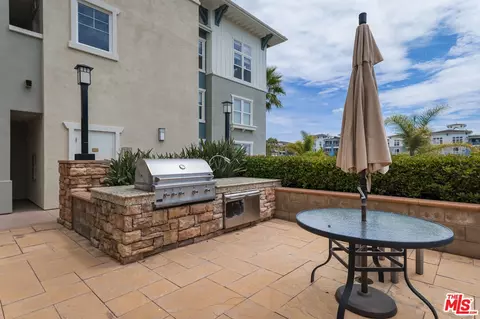 Exterior - 1542 Seabridge Ln, Oxnard, CA 93035 photo 7 of 9