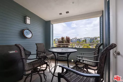 Exterior - 1542 Seabridge Ln, Oxnard, CA 93035 photo 4 of 9