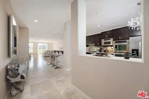 Entry Way - 1542 Seabridge Ln, Oxnard, CA 93035 photo 2 of 6