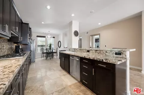 Kitchen - 1542 Seabridge Ln, Oxnard, CA 93035 photo 2 of 4