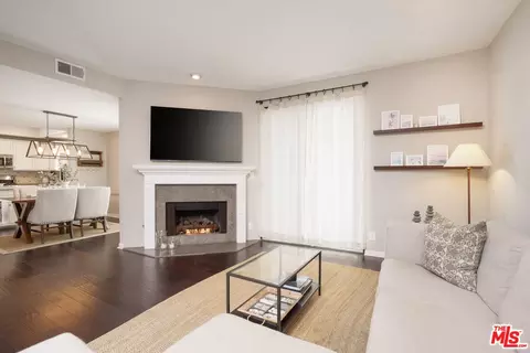 11954 Mayfield Ave #6, Los Angeles, CA 90049